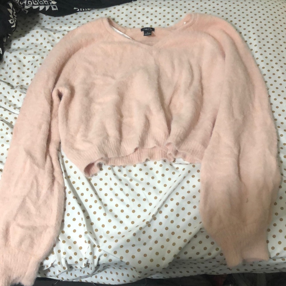Rue21 cropped light pink v neck sweater